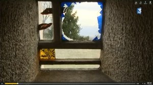 Smashed-window-at-Roncham_635